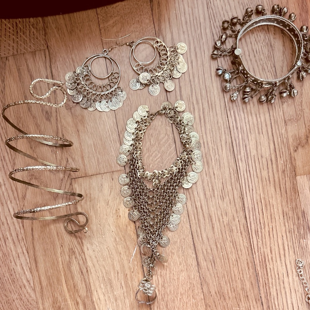 Belly dance jewelry